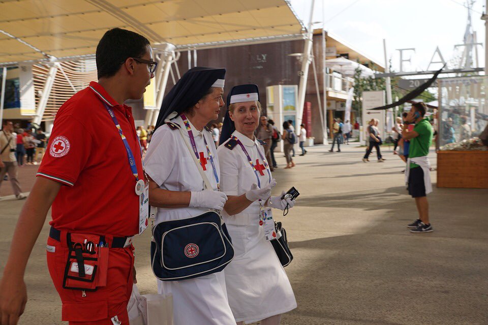 YoyiFernandezu's tweet photo. Mis felicitaciones a los médicos en especial a los voluntarios de @CruzRojaPanama que donan su conocimiento y tiempo para atender a los más vulnerables. Felicidades @CruzRoja_MX @CruzRojaEsp @IFRC_es https://t.co/69p2OLMZPr
