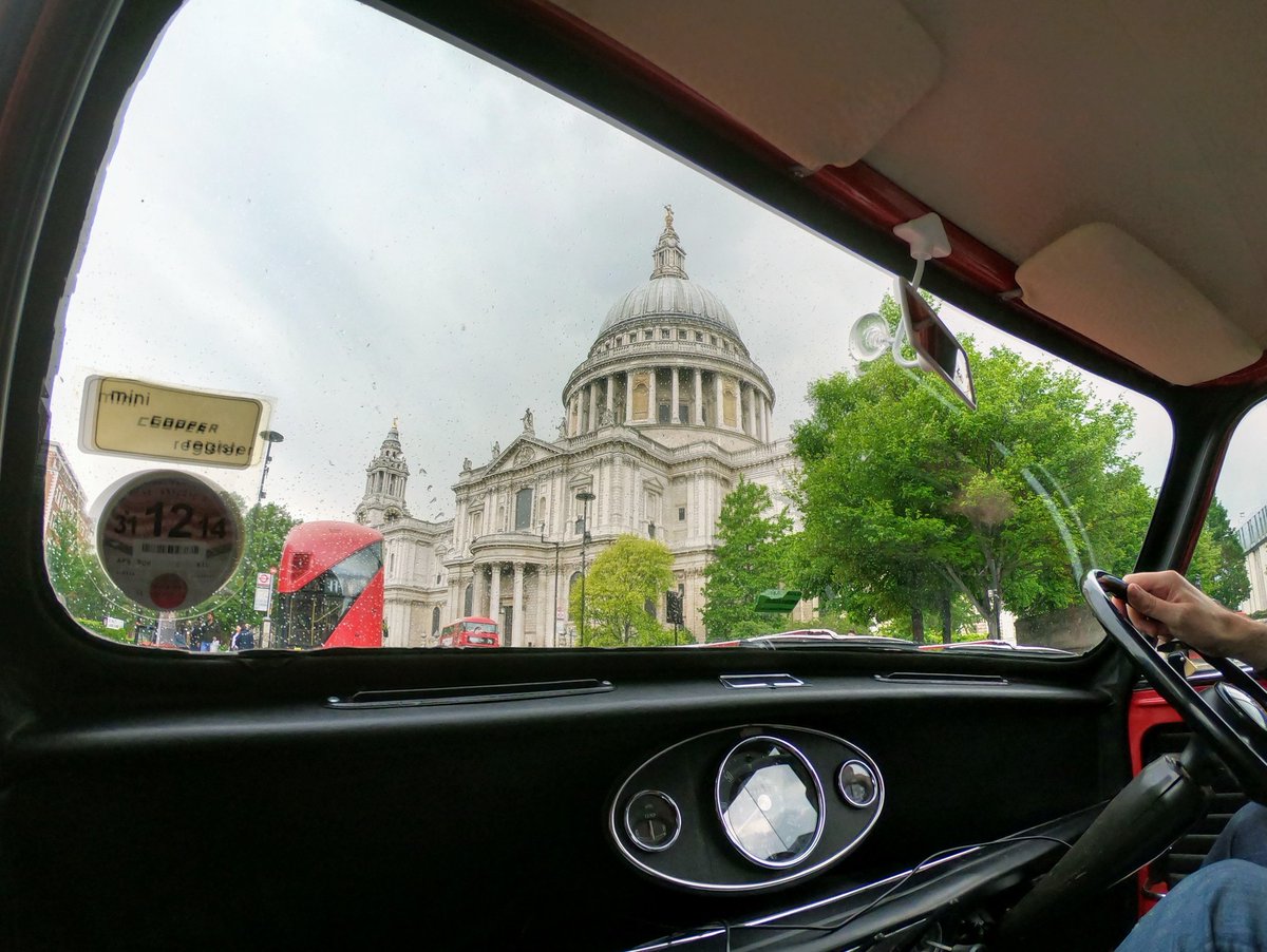 #StPauls as a #viewfromtheMini 

#stpaulscathedral #london #londontourist #tourist #londontobrightonminirun #L2BMiniRun #ClassicCar #ClassicMini #minicooperregister #minicooperS #britishclassiccar #britishclassic #britishclassic #windscreen #view #instamini #instacar