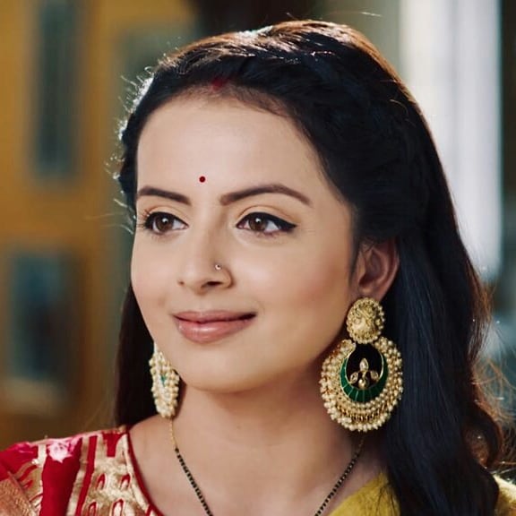 shrenufan_tamil's tweet photo. Janhvi didn't expect &amp; like Kabir &amp; Kavya's plan, as always her face expressions shows it 👌👌👍 @shrenuparikh11 #shrenuparikh #JanhviMittal #KabirMittal #KavyaMittal #PKMittal #EkBhramSarvagunSampanna #Starplus #awesomeexpression https://t.co/20MT5yDdRr