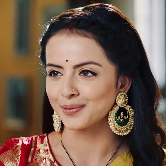 shrenufan_tamil's tweet photo. Janhvi didn't expect &amp; like Kabir &amp; Kavya's plan, as always her face expressions shows it 👌👌👍 @shrenuparikh11 #shrenuparikh #JanhviMittal #KabirMittal #KavyaMittal #PKMittal #EkBhramSarvagunSampanna #Starplus #awesomeexpression https://t.co/20MT5yDdRr