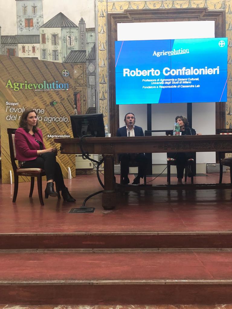 colturaecultura's tweet photo. #Tecnologia e #Agricoltura, binomio inscindibile? Ne parliamo con #RobertoConfalonieri, prof. di #Agronomia e Sistemi Colturali a @LaStatale, fondatore e responsabile di #CassandraLab. #InformationTechnology #DigitalTransformation #Agrievolution https://t.co/oDiCxjvg7B
