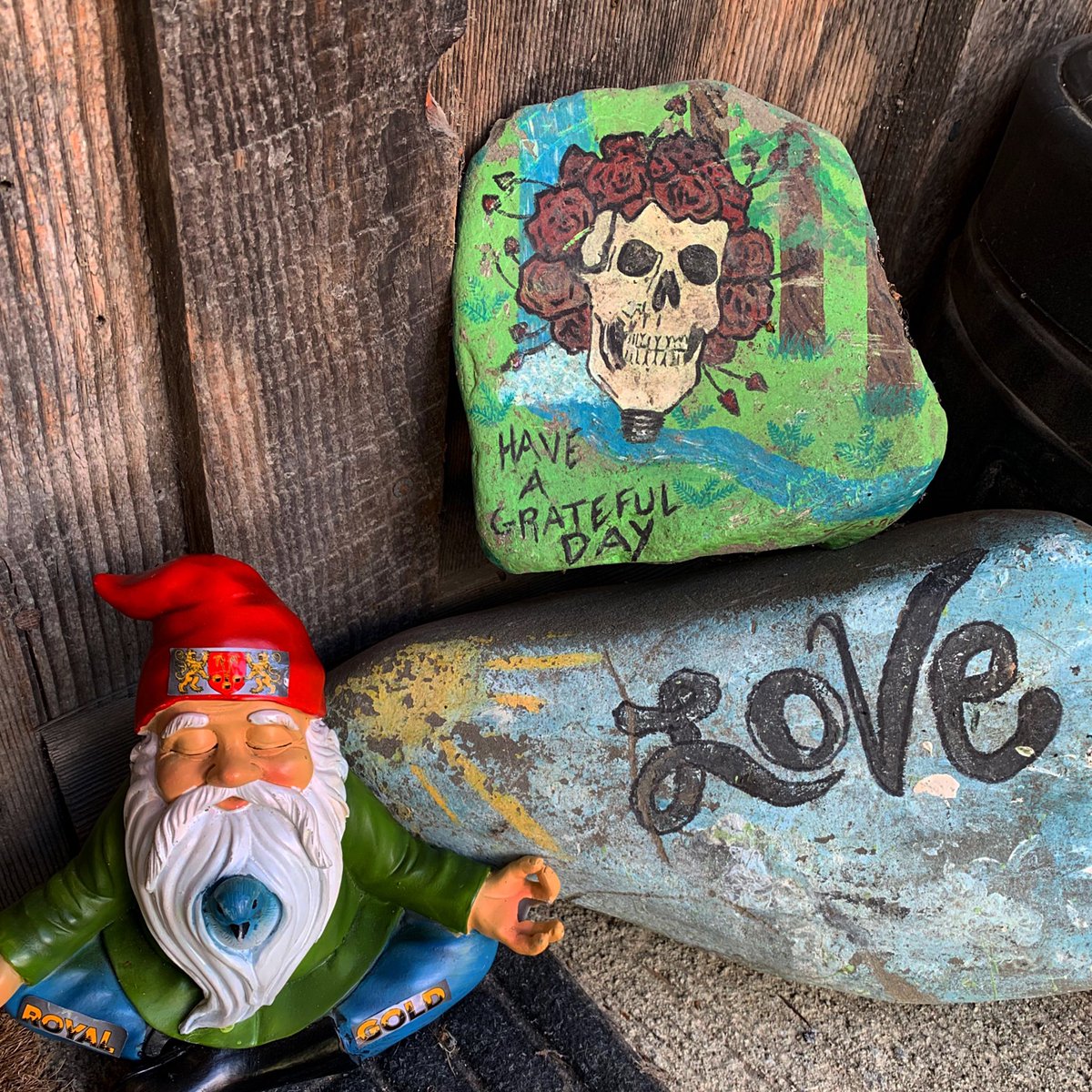 RoyalGoldSoil's tweet photo. Grateful for another day to keep grinding ❤️⚡️💙
#getyourhandsdirty #growyourown #garden #havesomefun #wekeepitrolling #royalgoldsoil #madeinhumboldt #grow4thegold #royalgrown #kingsmix #tupur #mendomix #basementmix #cocofiber #soil #hydro #soilless #farm https://t.co/NpuWtf6xGV