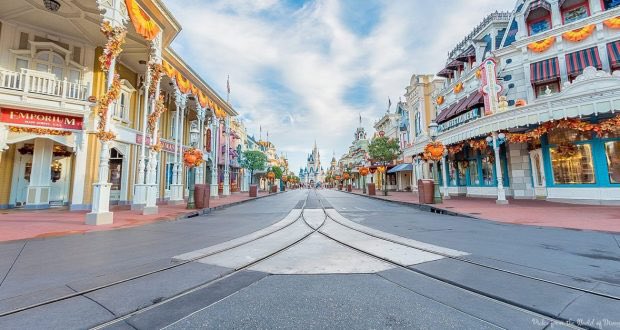 MeetingWaltPod's tweet photo. Meeting Walt Trivia Tuesday!
Which 2 US towns were the inspiration for Main Street USA?! 
(1 or both answers are acceptable!) https://t.co/RN9I2wWbNi