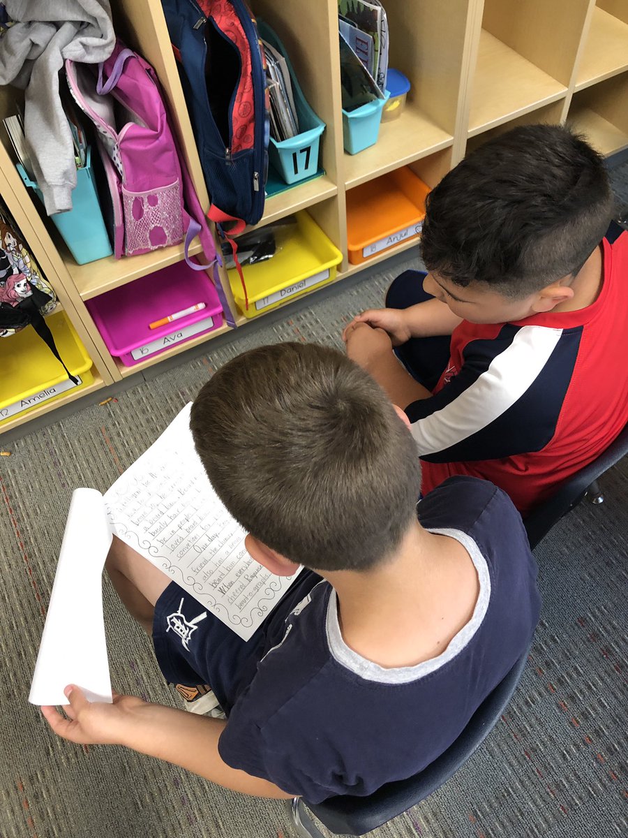 Dressel_Moss's tweet photo. We read our fractured fairy tales to our kindergarten buddies this morning! They loved them! #lindberghlearns https://t.co/NpaBd6yBpb