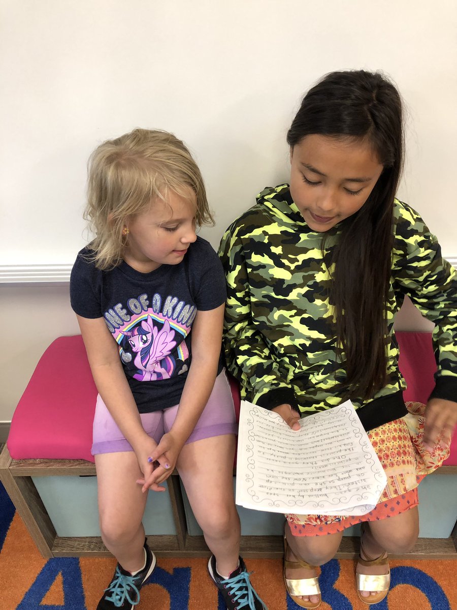 Dressel_Moss's tweet photo. We read our fractured fairy tales to our kindergarten buddies this morning! They loved them! #lindberghlearns https://t.co/NpaBd6yBpb