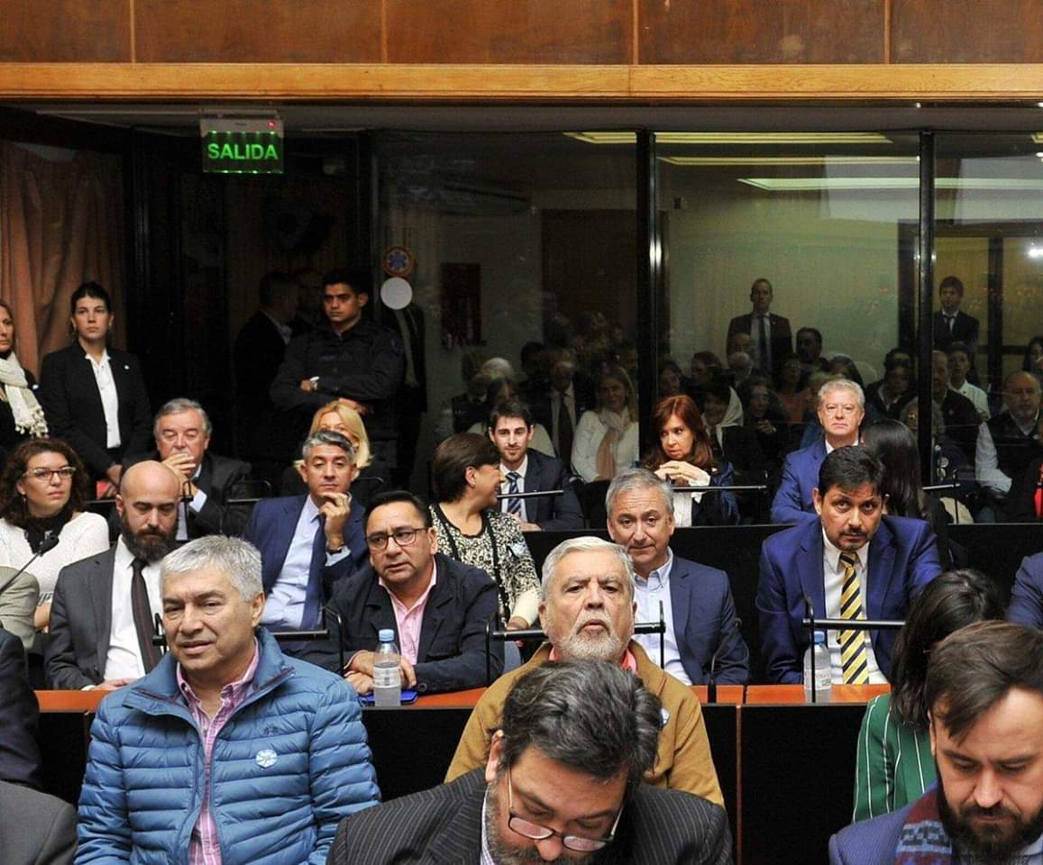 maxsuitup's tweet image. La banda a juicio. #LaBandaAJuicio @CFKArgentina #LázaroBaez #JulioDeVido #JoséLópez #CarlosKirchner #NoVuelvenMás #NoALaImpunidad #DevuelvanLoRobado