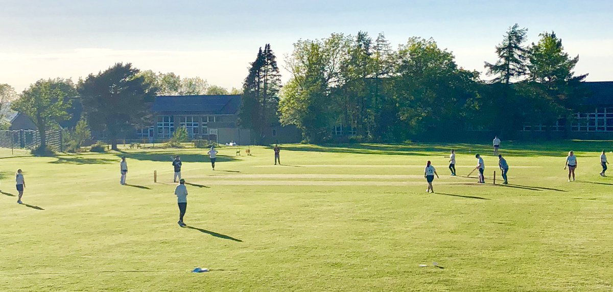CricedBethesda's tweet photo. Gem gyfeillgar dda i tîm merched @CricedBethesda yn erbyn @BangorWCC neithiwr 🏏👍🏻 Gem gyntaf y tymor i’r merched.

First cricket game of the season for Bethesda’s women &amp; girls team last night with a friendly vs Bangor University 🏏👍🏻. New players welcome, every Tuesday 7pm https://t.co/6w2IVvNIBM