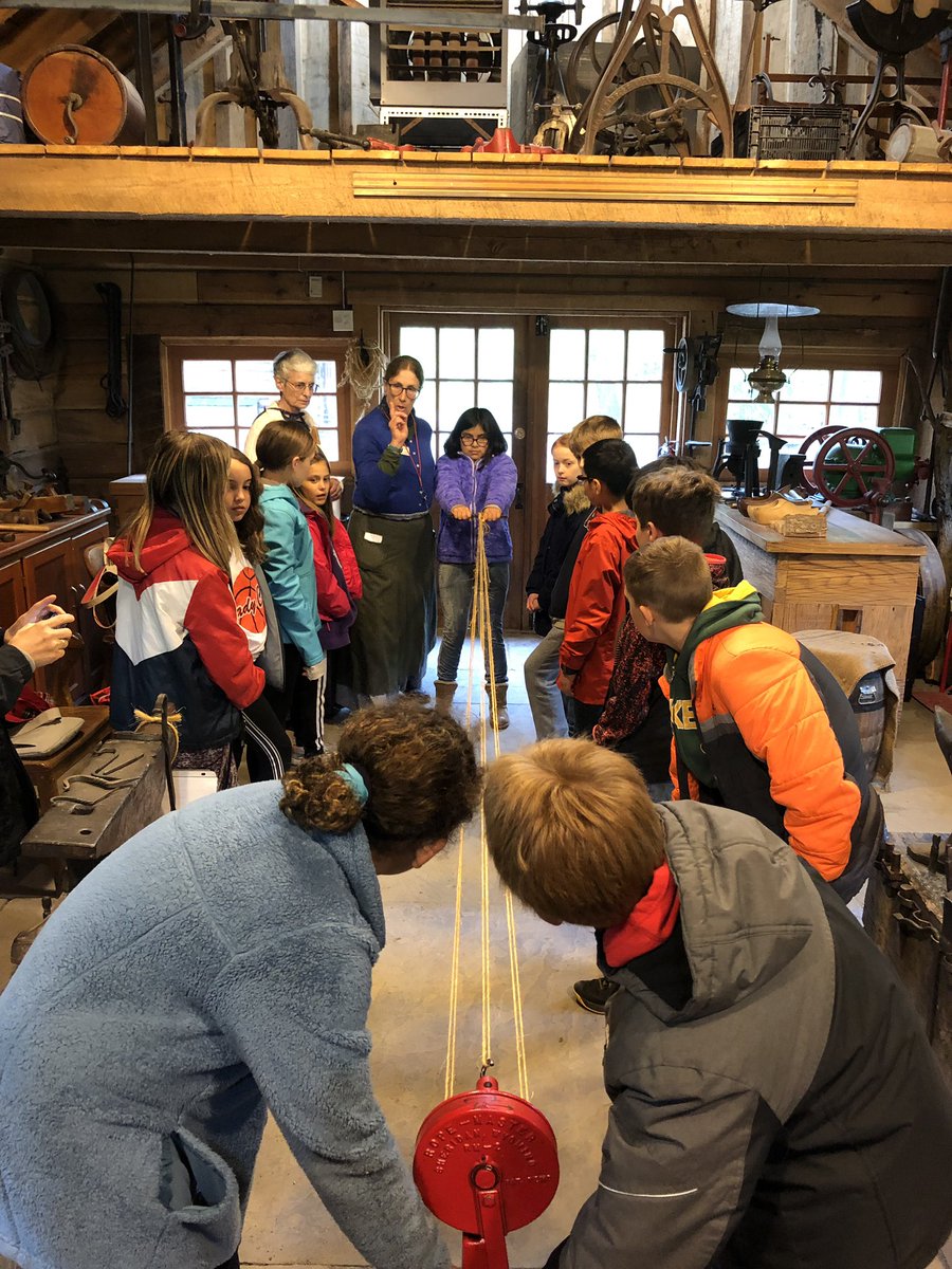 4th grade is enjoying their field trip! We’re learning how to make rope.