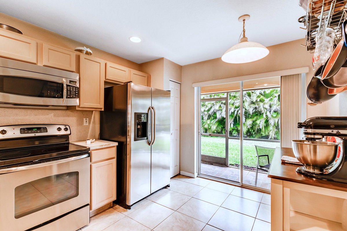 drocorrea's tweet photo. Beautiful townhome 🏡 in West Palm Beach!  On the market and very centrally located.  Close to everything!!  https://t.co/fYhjTJerS0 https://t.co/BTZwyobrcw