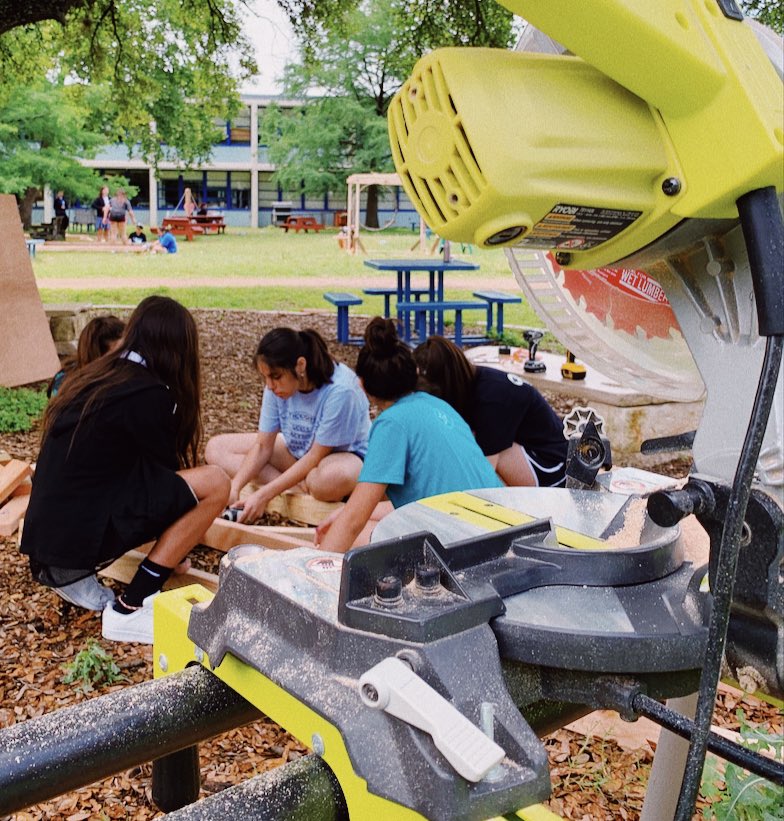 ArsRopes's tweet photo. Team Word Wall is working so hard to finish their ropes course! #climbhigher #starsmart #girlswhobuild #AISDproud #STEAM #MakersED https://t.co/eYMri4hjE8