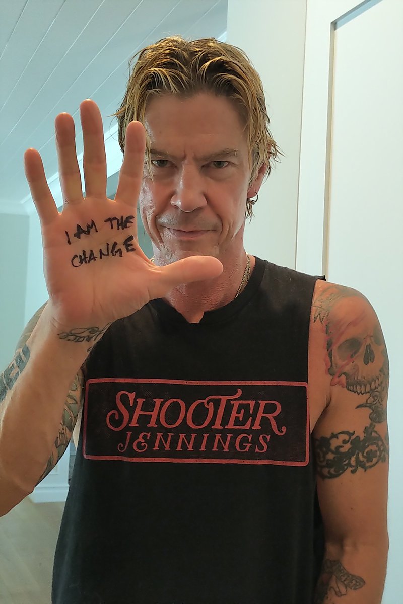 DuffMcKagan's tweet image. May is #MentalHealthAwarenessMonth. Share your Five Signs like Duff to Instagram to raise awareness about the signs that may indicate someone is suffering emotionally and needs help! Details at bit.ly/DuffFiveSings 

Tag @signsforchange @Proplr #320ChangesDirection #propelling