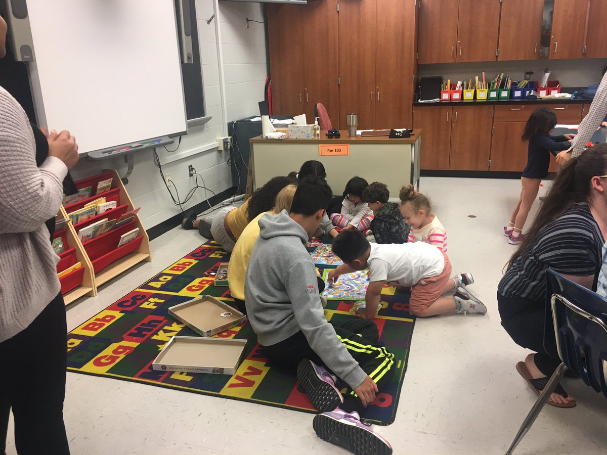 frede52's tweet photo. My favorite time of day #TeensNTots #TenaflyPS #TigerTots #THS #SLE #21stcenturylearning https://t.co/9RWklmQouP