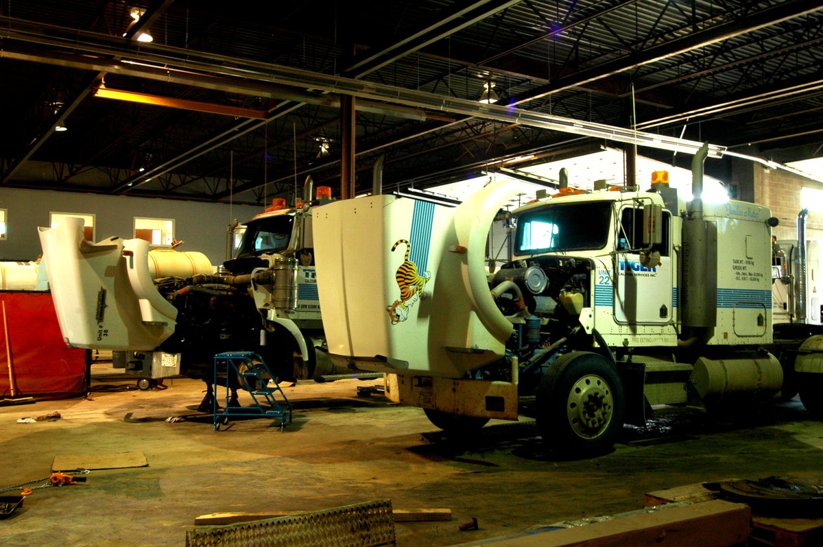 TigerCalcium's tweet photo. We maintain our own transportation fleet of 35+ transfer trucks and 50+ spray trucks to ensure safe and timely deliveries and applications.
#ReliabilityQualityExpertise #TigerCalcium #DustControl https://t.co/Y467OX0Xaj