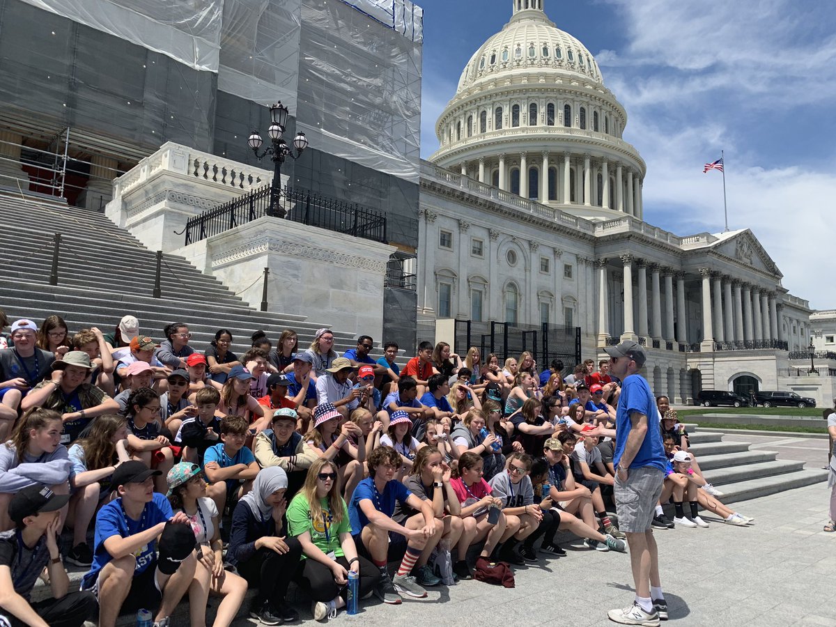 martwillyoga's tweet photo. @amyklobuchar your alma mater is out here on the capitol steps giving you a shout out! https://t.co/U5ymVKygtx