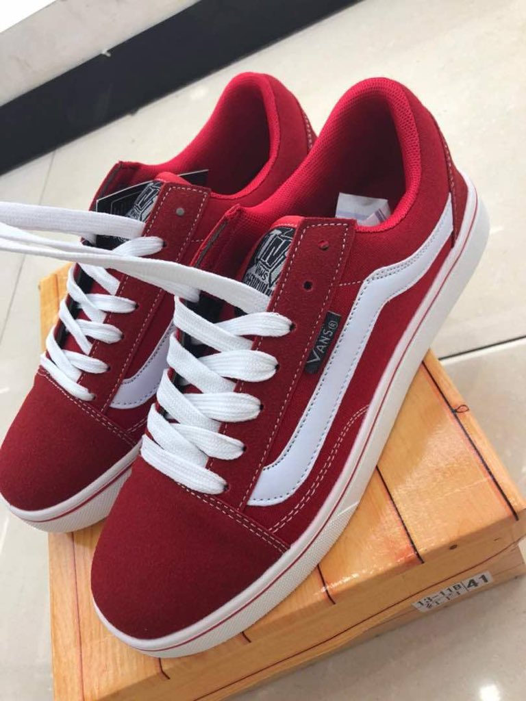 Ludaratti's tweet photo. @mistabolu @ScentsByLimmah I sell sneakers 👟 female /male different sizes. https://t.co/5DyHswMijb