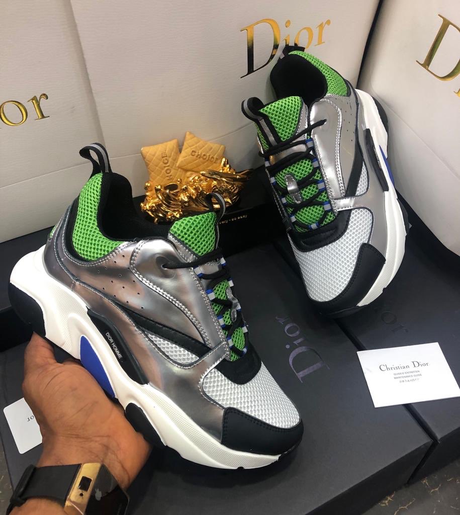 Ludaratti's tweet photo. @mistabolu @ScentsByLimmah I sell sneakers 👟 female /male different sizes. https://t.co/5DyHswMijb