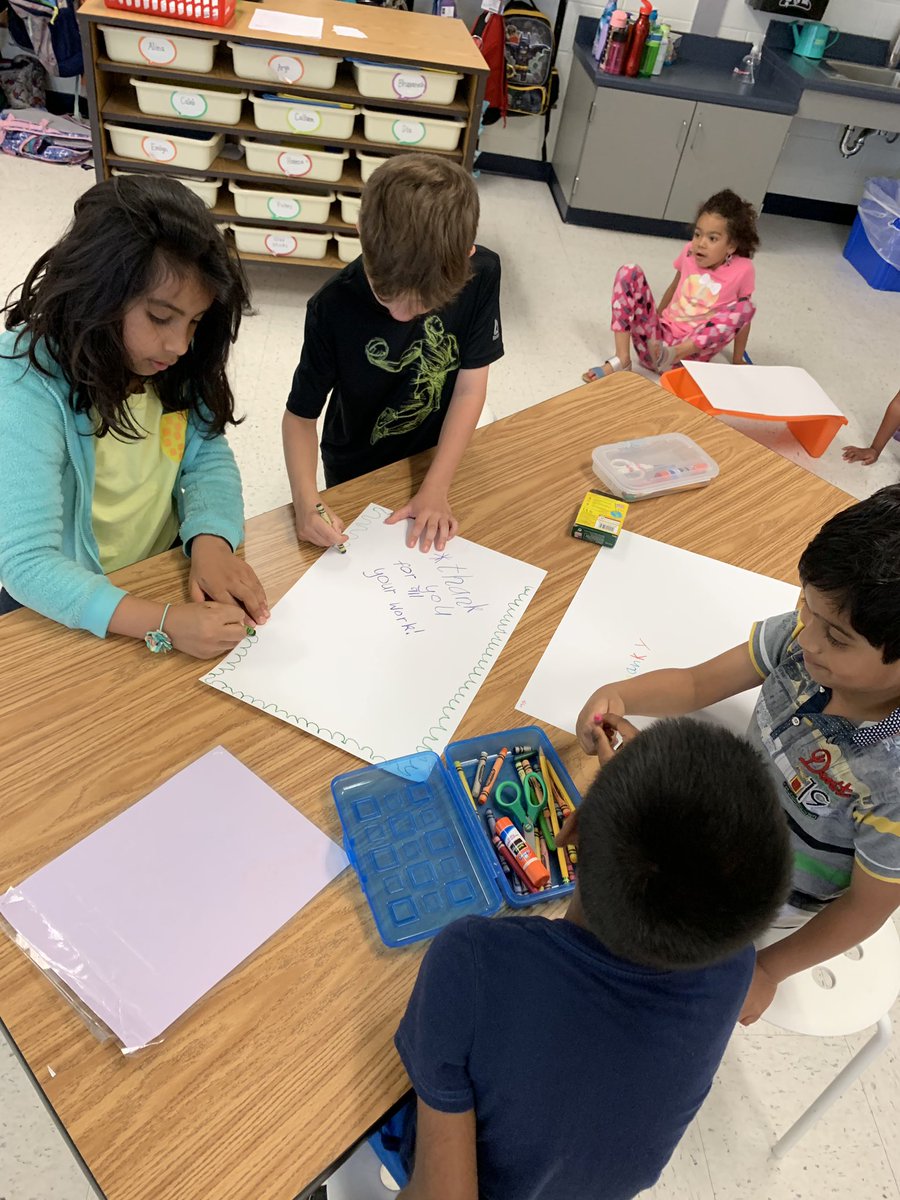 MsCurleysClass's tweet photo. We are decorating placemats with @MacyGeiger1st and her class for the volunteer breakfast coming up! So much fun ! @RLCPrincipal @A_Cebular #RLC19 https://t.co/PZccsYh3eI