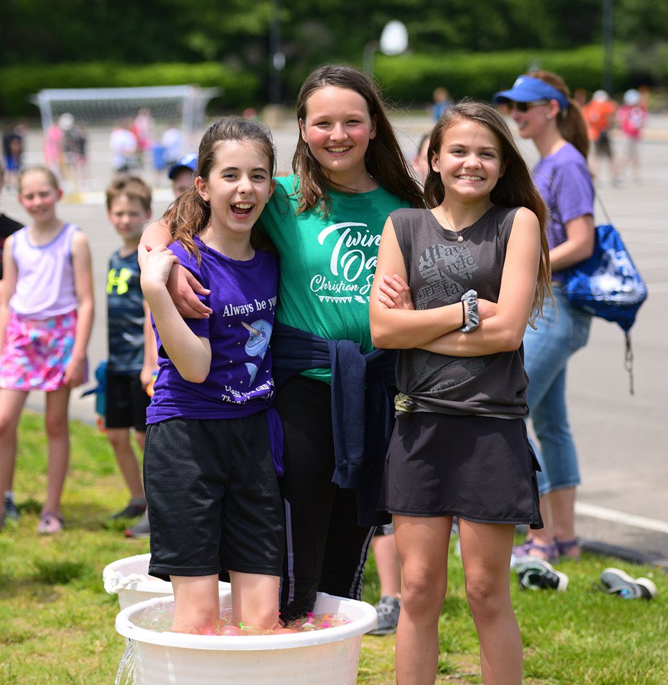 TwinOaksCS's tweet photo. This year's Field Day saw beautiful weather and a whole lot of students and teachers having a blast playing a variety of movie-themed games like Ice Age Dodgeball, Moana Mayhem, Dino Tag, Human Fooseball and the Incredible Incredibles Course! https://t.co/6rUaBL9uFo