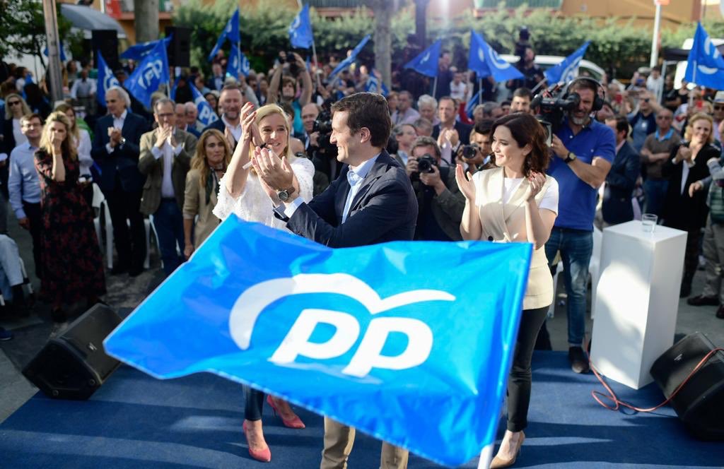 NnggCVillalba's tweet photo. Gracias @MariolaVargasPP por confiar en los jóvenes de #colladoVillalba y ponernos en el centro de las políticas municipales. Tienes un gran proyecto de ciudad. No queremos #volveratras. #ConMariolaSI 👏🏻💙👍💪 https://t.co/dSlPyafbM7