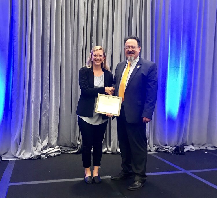 margotfarnham1's tweet photo. I’ve had an AMAZING time at #STLE2019 in Nashville, and honored to receive the Elmer E Klaus award! Big thanks to all the tribologists out there who think my #articularcartilage friction work is cool 😁 https://t.co/AMhD8fSm3X