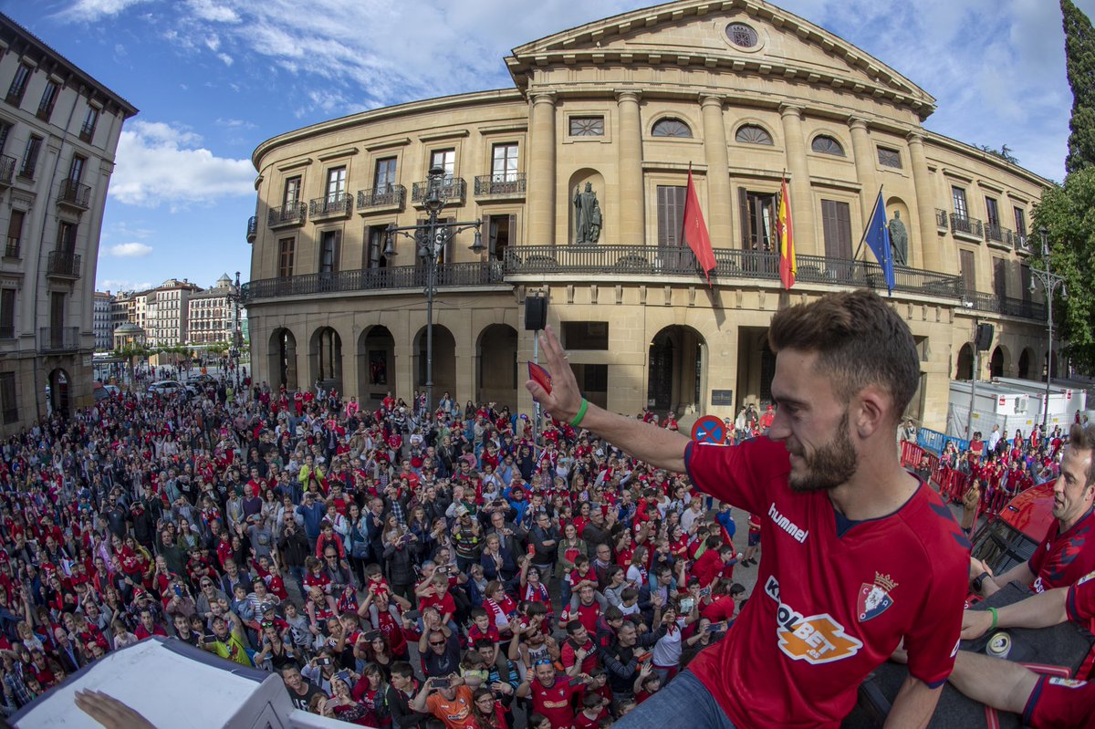 Osasuna's tweet photo. ♥️ Nuestra gente ♥️

😍 Nuestra alma 😍

#HemosVuelto #SueñaEnRojo #OsasunaEsDePrimera https://t.co/XsOVaowQjP