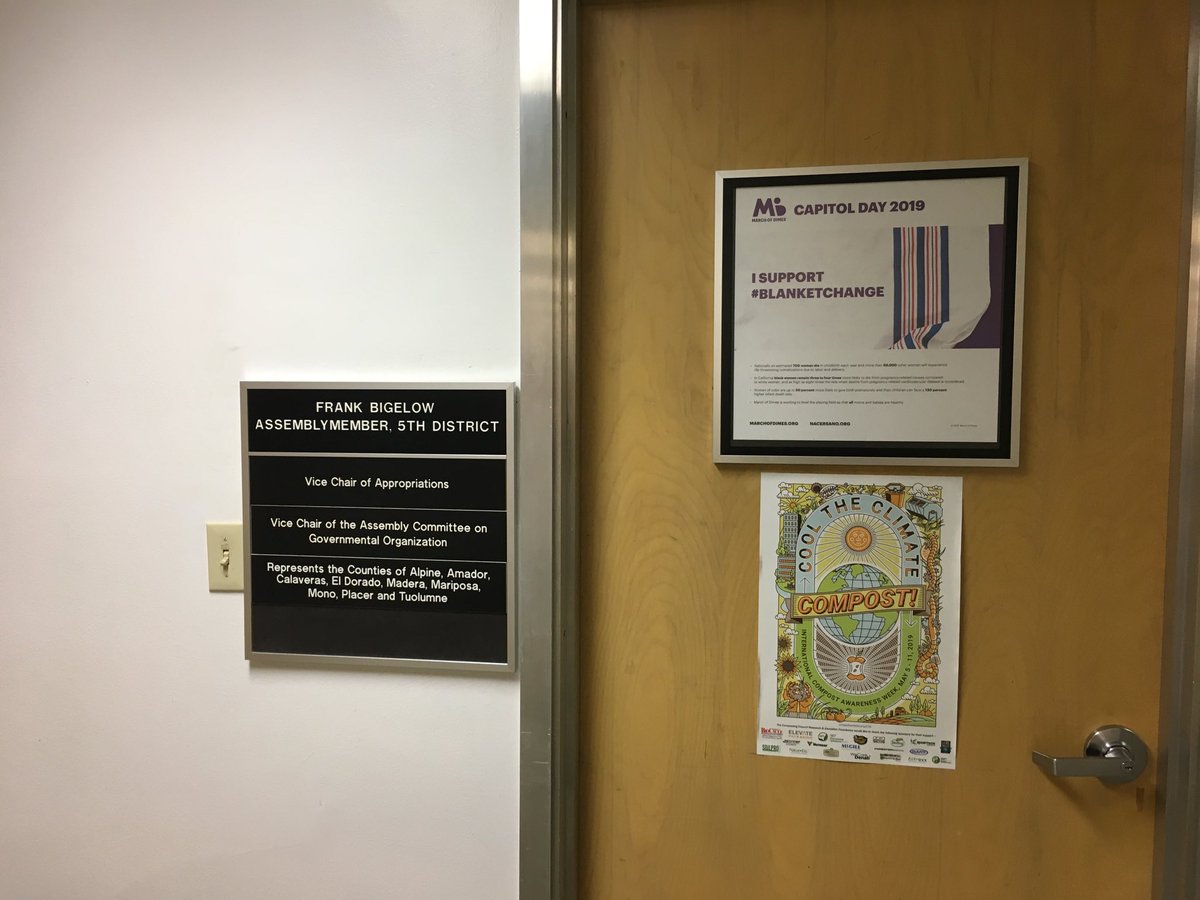 MODCAL's tweet photo. Thank you @FrankBigelowCA for showing your support of the @MODAdvocacy campaign #blanketchange #MarchofDimes leads the fight for the health of all moms and babies. We are here today on #capitolday advocating for our key priorities #AB577 and #AB526 https://t.co/NrcbpA0YHq