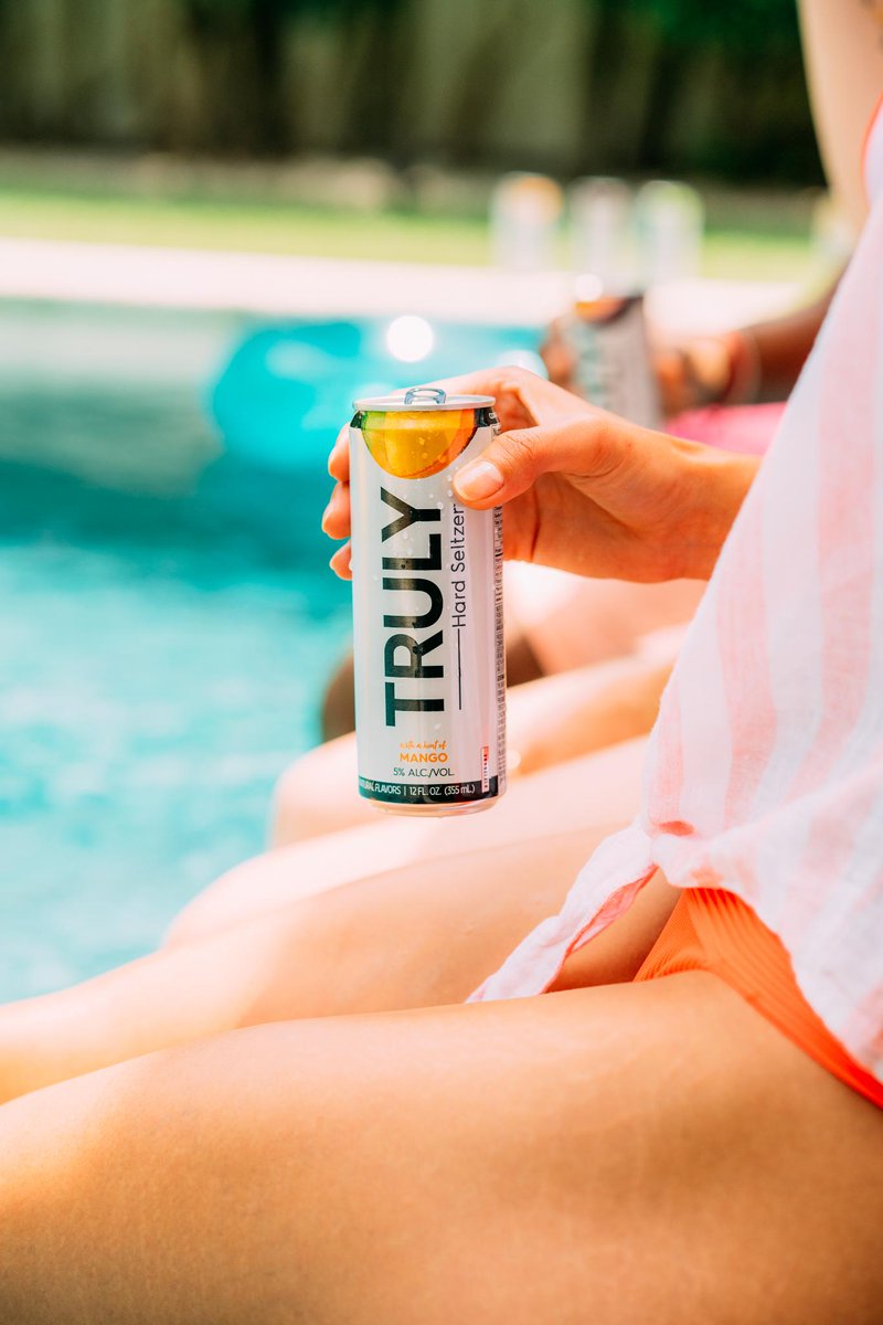 trulyseltzer's tweet photo. So ready to hop on those poolside vibes. #TrulyMango #LiveTruly https://t.co/04jayzkskS