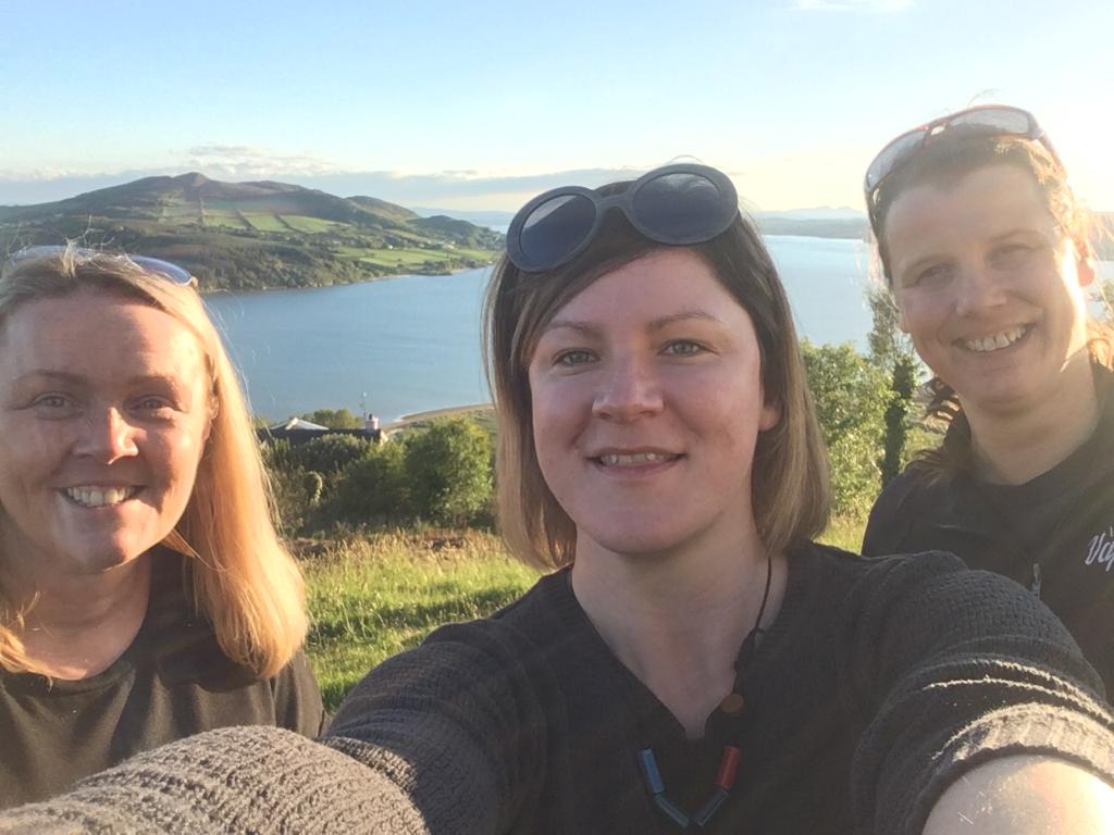 sineadnics's tweet photo. These women are the best women.
I'd be lost without them.
#LE19 #3MoreSleeps 
#VoteStewartNumber1 
#donegal #le19 #Inishowen #Fahan https://t.co/6SOiYdv2MV