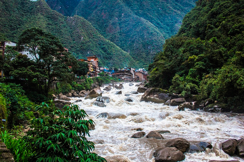 Region_Cusco's tweet photo. Gobernador Regional, Director Ejecutivo del PER IMA y alcalde de la Municipalidad de Machupicchu firmarán convenio para la ejecución de Defensa Ribereña en Machupicchu pueblo https://t.co/mSdUJN3yKC