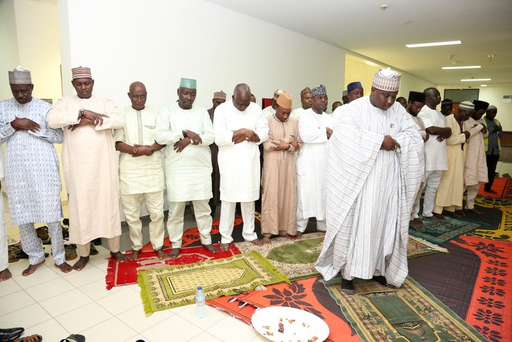 YakubDogara's tweet photo. Earlier today, I hosted @HouseNGR Members to Iftar where special prayers were offered for peace, stability &amp; economic prosperity of #Nigeria including the leadership from @NGRPresident for wisdom &amp; courage to tackle the challenges confronting us especially insecurity. https://t.co/lPHSdd3tji