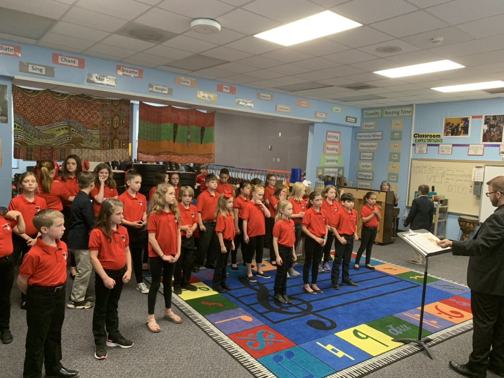 mfernandezSFES's tweet photo. Getting ready for the big night @SatchelFord   #springconcert2019 #RArocks https://t.co/e9q0THMYJG