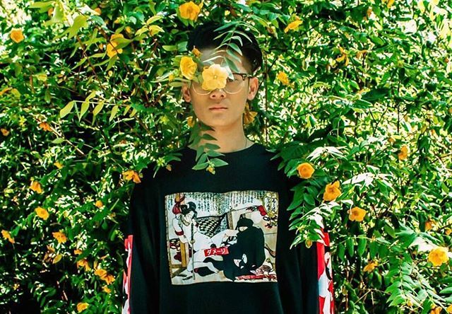 ☁️ 🌼☁️ Get ur head out the cloudz ~ we only have 1 of these shirts left!! It could be urz today 📲 link in bio