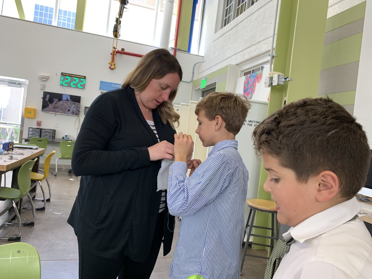 FessyiLab's tweet photo. We had a real team effort going during the third grade Power Changers studio this morning with all hands on deck! In addition to Ms. Ray, Ms. M, and Ms. C, we had the assistance and expertise of Ms. O from @nuvustudio.🦸♀️🦹♂️#teamworkmakesthedreamwork #makered #studiolearning https://t.co/F5DlV4oNYC