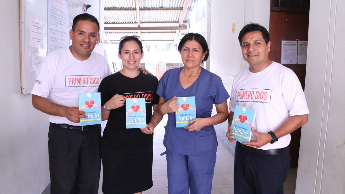 jsuarezynga's tweet photo. Seguimos con #ImpactoEsperanza #ViveLaEntrega porque un libro puede salvar un hogar #EsperanzaParaLaFamilia @bill_quispe @prertonkohler https://t.co/4SpNp2haVu