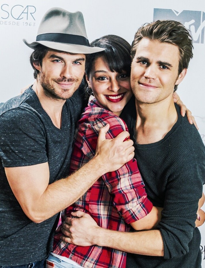 TVDPLL's tweet image. Eu tinha 13 anos quando sonhei esse sonho e criei uma lista com o nome de 6 atores q eu queria e precisava conhecer antes de morrer. Atores por quem eu tenho um amor diferente de todos os outros atores que gosto. E com 27 anos (indo agora pra 28 aki em Roma) eu concluí essa lista