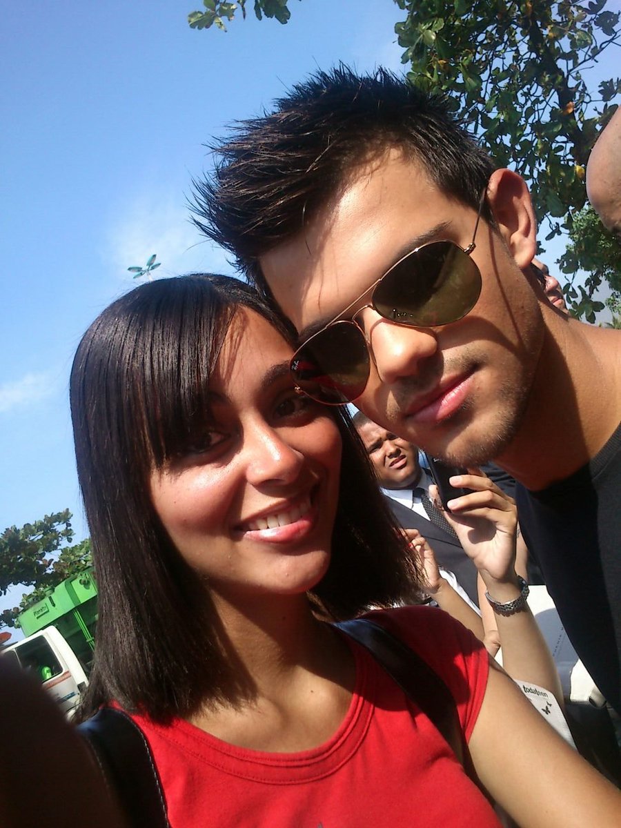 TVDPLL's tweet image. Eu tinha 13 anos quando sonhei esse sonho e criei uma lista com o nome de 6 atores q eu queria e precisava conhecer antes de morrer. Atores por quem eu tenho um amor diferente de todos os outros atores que gosto. E com 27 anos (indo agora pra 28 aki em Roma) eu concluí essa lista