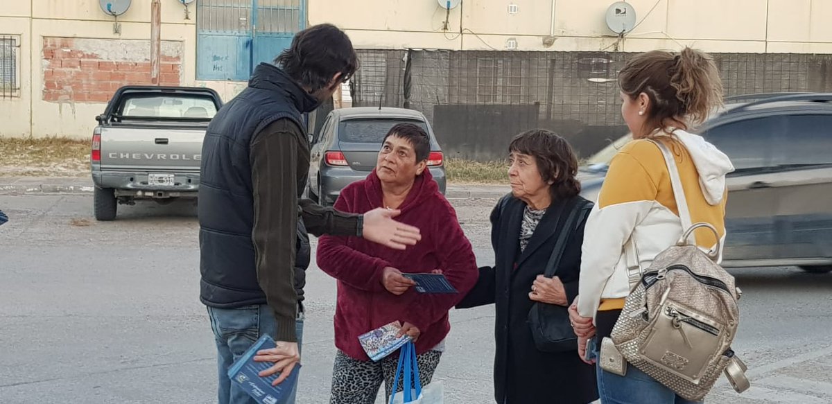 aguilarjuani's tweet photo. #Hoy Recorrimos el barrio Constitución, importante sector de la ciudad en el cual pudimos conversar con los vecinos sobre la gestión municipal de @TWAMaderna  y las próximas elecciones! Gracias por la recepción! ✌️✌️ https://t.co/ghLZxJjFeM