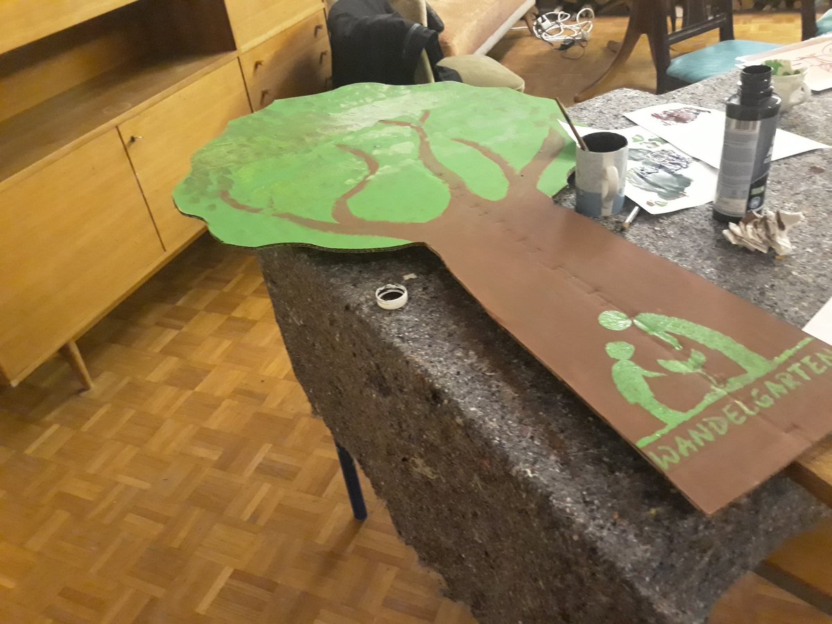KlimaJetztHD's tweet photo. Die ersten Banner und Papfiguren sind fertig! #KlimagerechtigkeitJetzt! https://t.co/r2FhnPYKw9