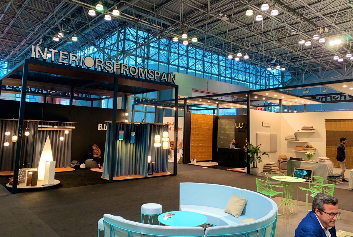 RafaelArmero_'s tweet image. Qué ilusión ver cómo representantes del #diseño español, se esfuerzan para cruzar fronteras!!!! @ICFF @NYCxDESIGN @InteriorsSpain 
#Spaindoesdesign #spainicff2019

🙌🏻