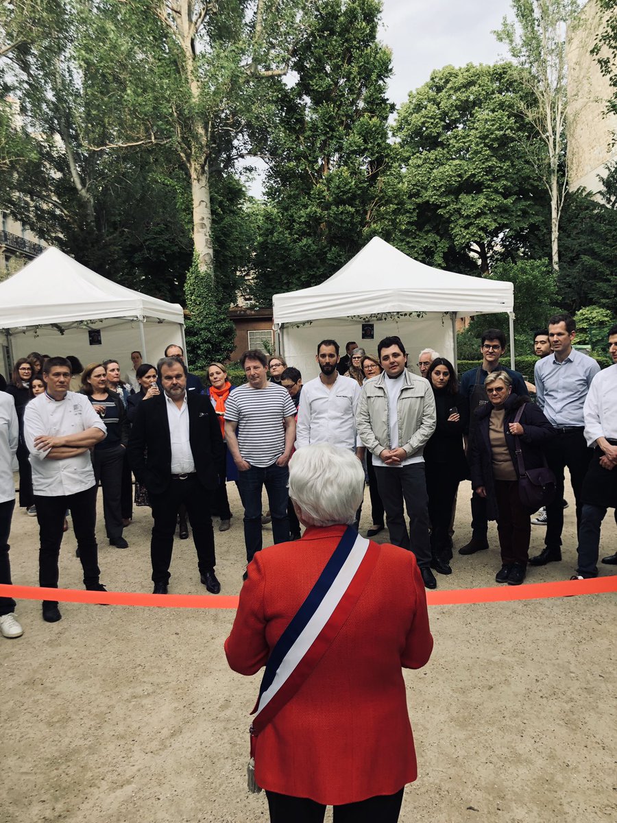 PierreHerme_FR's tweet image. #inauguration de la 5ème édition de @BacSucre organisé par les commerçants de la #rueduBac et @mairie7 à #Paris : 5 jours d'animations sur le thème #Pâtisseries &amp;amp; #desserts iconiques 😋 plus d’informations à venir ! #bacsucre