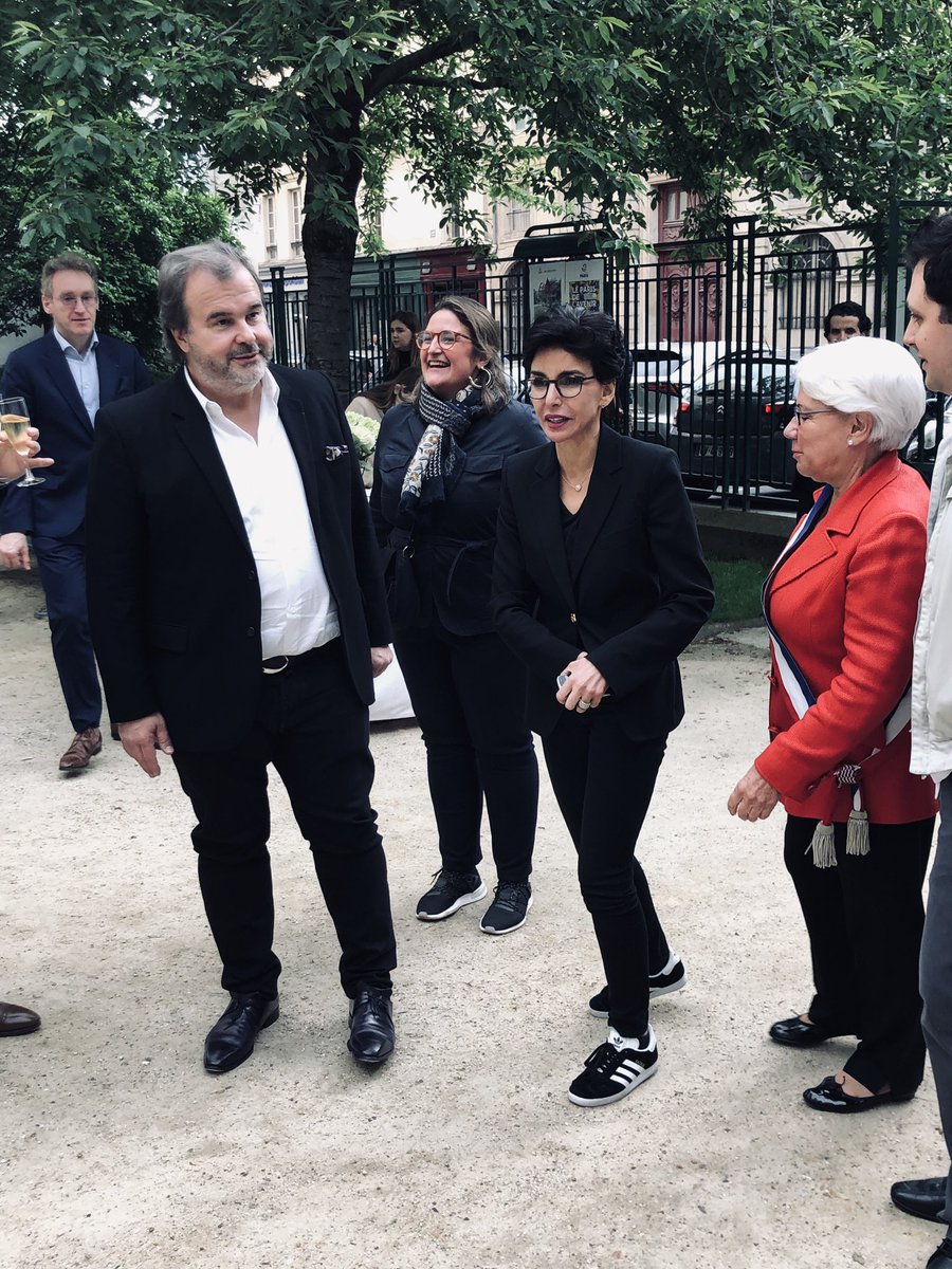PierreHerme_FR's tweet image. #inauguration de la 5ème édition de @BacSucre organisé par les commerçants de la #rueduBac et @mairie7 à #Paris : 5 jours d'animations sur le thème #Pâtisseries &amp;amp; #desserts iconiques 😋 plus d’informations à venir ! #bacsucre
