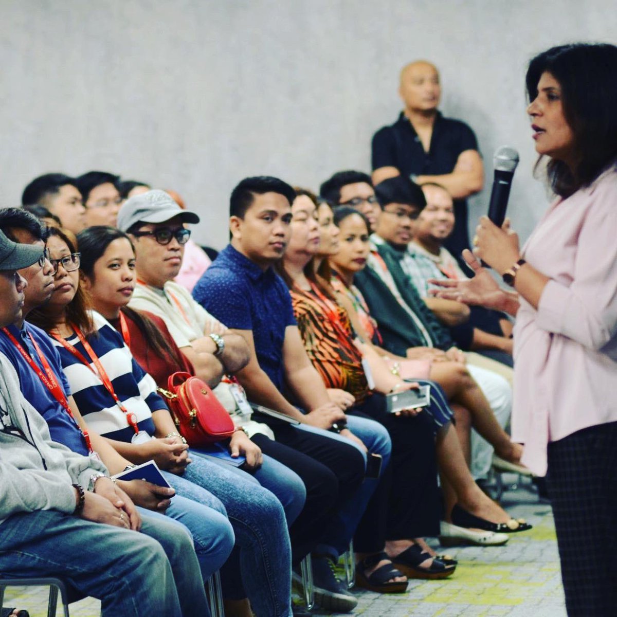 NetSuiteJAPAC's tweet photo. ELEVATE has officially kicked off! It’s a four-day event that aims to empower #employees from our @NetSuite #Manila office through sessions that tackle personal and professional development and #manager enablement. #NetSuiteLife https://t.co/2l5kEnU4wN
