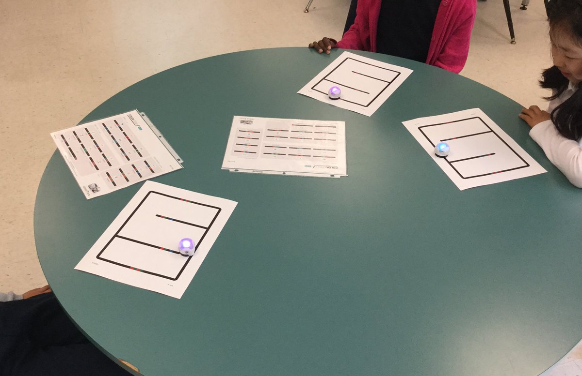marinelli_tl's tweet photo. Grade 1 students @StAnneCES learning how #Ozobots use their sensors to read #ColourCodes & follow lines @ycdsb @YCDSBlibraries https://t.co/kJNTEqBLnA