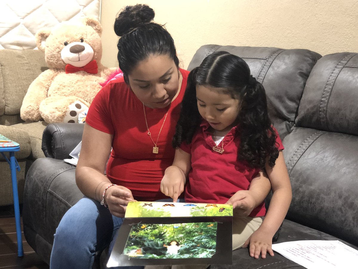inroom405's tweet photo. ¡Genezis y mamá platicando de un excursion a ver mariposas en Canadá! #msoctx @inroom209 @inroomjejpk3 https://t.co/17PSqxqvoS