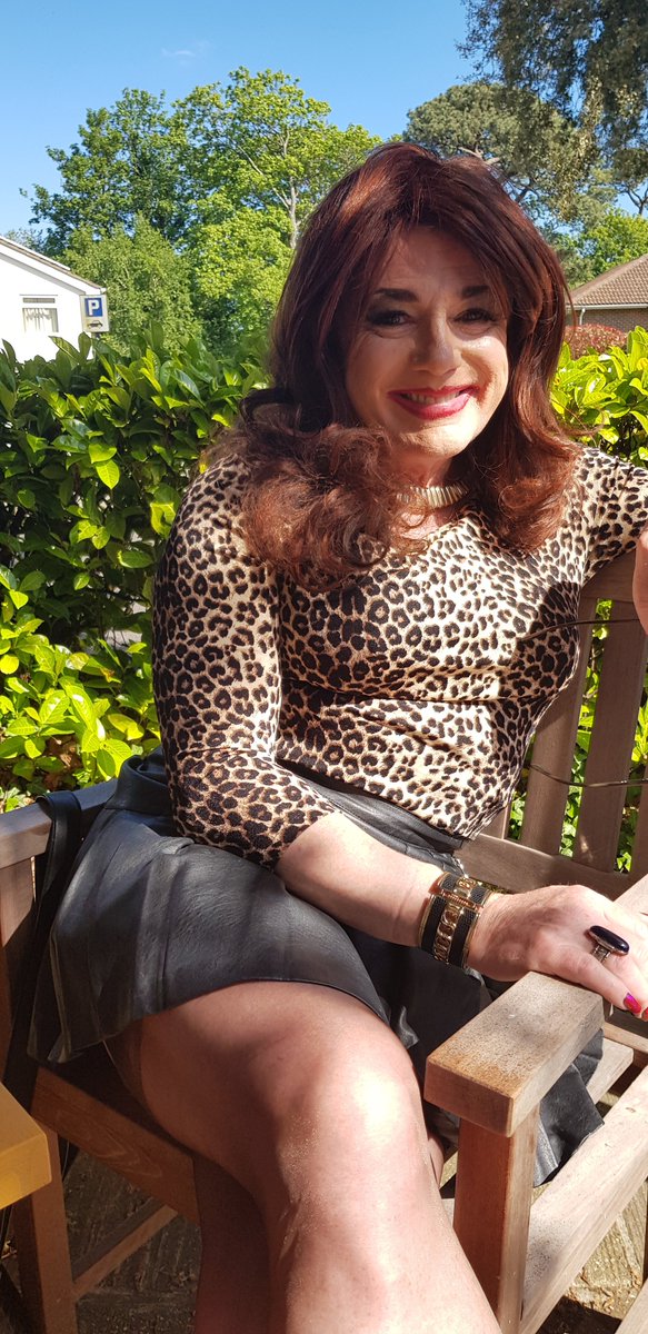 SindySilky's tweet photo. Catching the rays today with a #glassof #sauvignonblanc in a #calm #pubgarden https://t.co/1NuycLVlsS