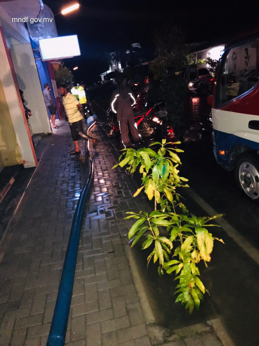 MNDF_Official's tweet photo. Ga.Villingiyyah boakoh vaarey vehi, maguthakugai fen boduvumaa gulhigen MNDF Southern Area Thinadhoo Fire Station ge sifain, fen hikkumuge masakkathugai harakaaiytheri vaan fashaifi https://t.co/m0VOKaW7pW