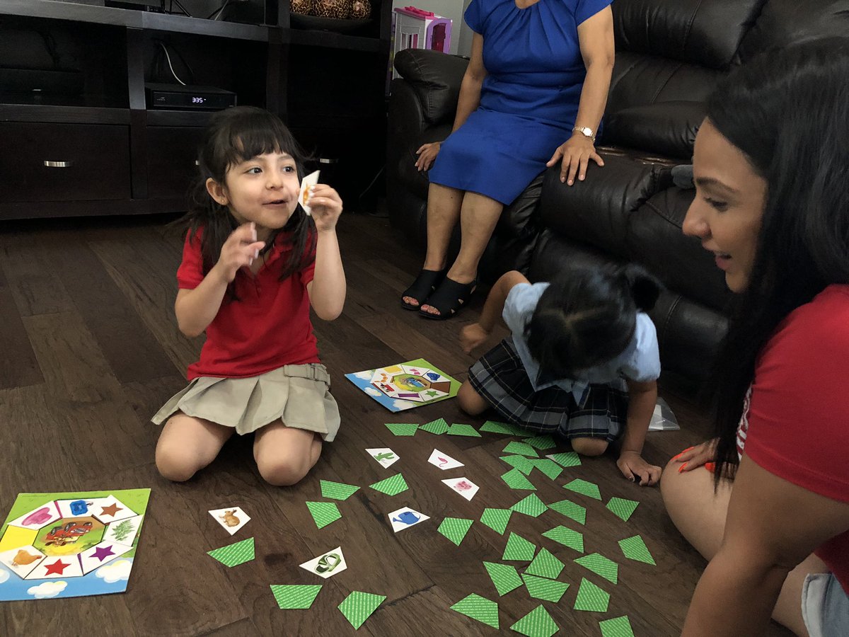 inroom405's tweet photo. Giselle playing the I Colors Game with her family! #msoctx @inroom209 @inroomjejpk3 https://t.co/xqPiKsp587