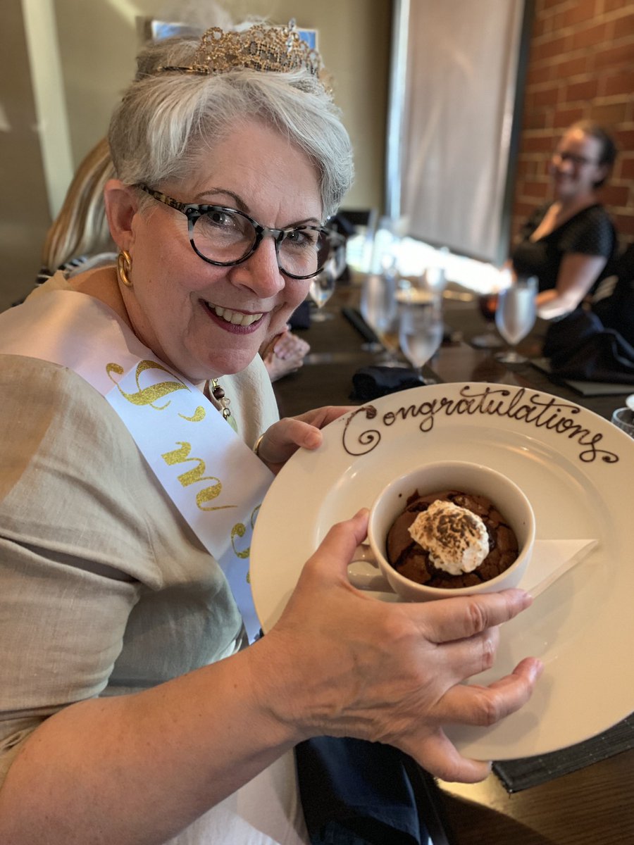 Der0uin's tweet photo. Celebrating our favorite chemistry queen 🎉💕🧪#CGScience #sciencerules https://t.co/6bz8a2xaw0