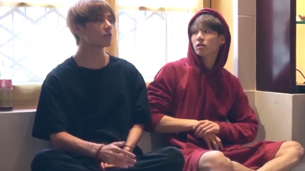 Whenever Taehyung speaks, you’ll never see Jungkook half attentive coz he’s always 100% listening to him!  #taehyung  #jungkook  #taekook 