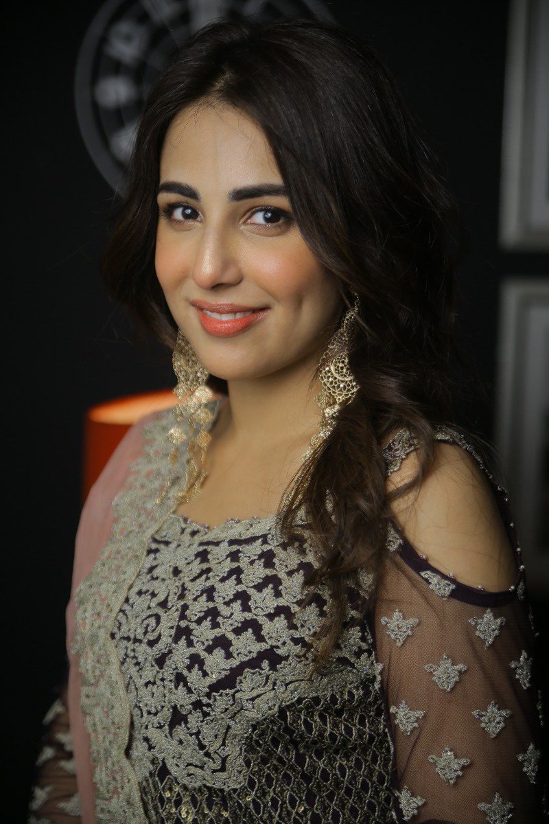 MediaSpringPk's tweet photo. The gorgeous @ushnashah on the set of her upcoming Eid Telefilm #HelpMeDurdana. Coming soon only on #ARYDigital. https://t.co/LHt3sWe8PR